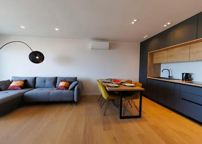 Luxury Narona Sea&city View Apartment *