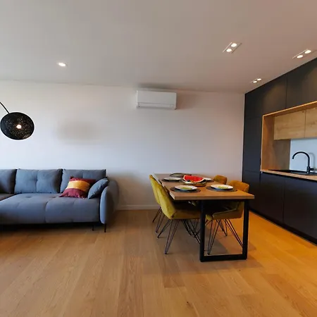 Luxury Narona Sea&city View Apartment *